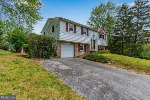 227 MYRTLE DR, Harrisburg, PA 17112