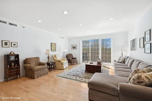 950 Augusta WAY #307, Highland Park, IL 60035