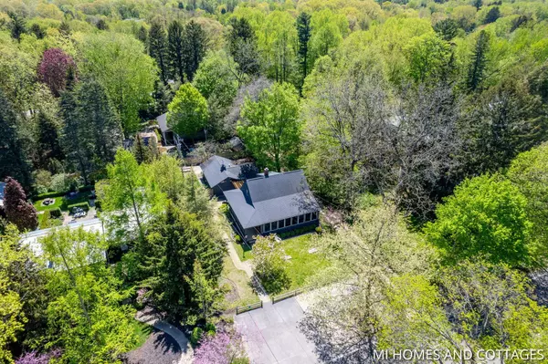 611 Campbell Road, Douglas, MI 49406