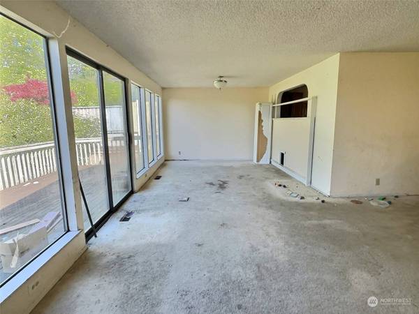 133 N 205th ST, Shoreline, WA 98133