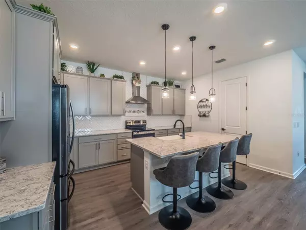 2624 MAGNOLIA AVE, Davenport, FL 33837