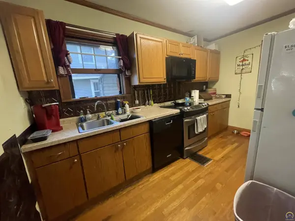 2024 SW Lincoln ST, Topeka, KS 66604