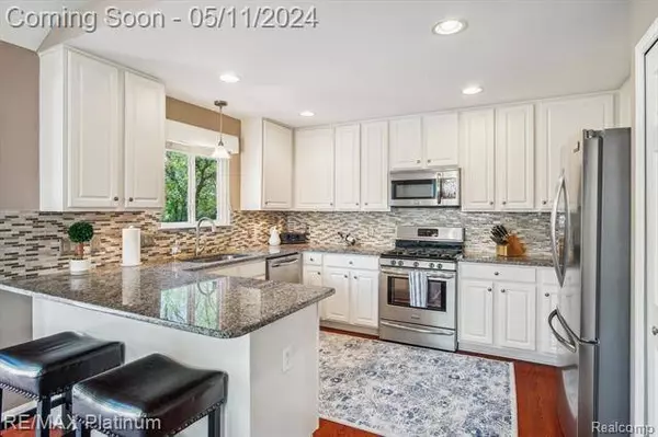 9747 TIOGA Trail, Pinckney, MI 48169