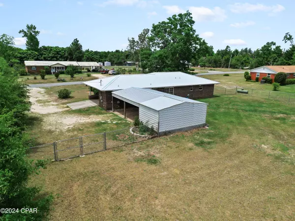 5053 Jeanette Drive DR, Marianna, FL 32446