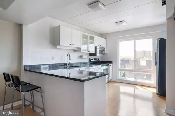 130 ROBERTS LN #300, Alexandria, VA 22314