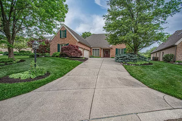 1225 Club View Dr, Centerville, OH 45459