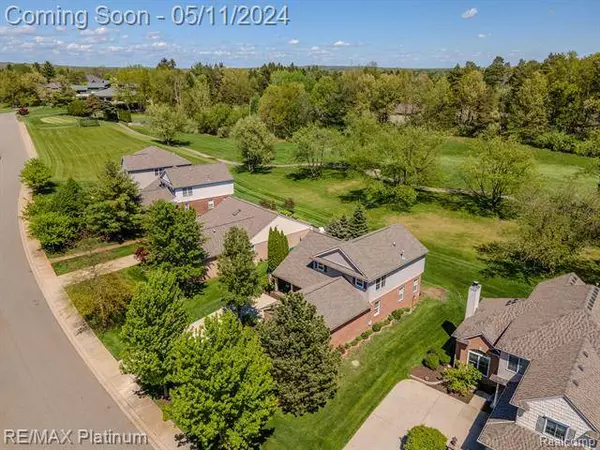 9747 TIOGA Trail, Pinckney, MI 48169