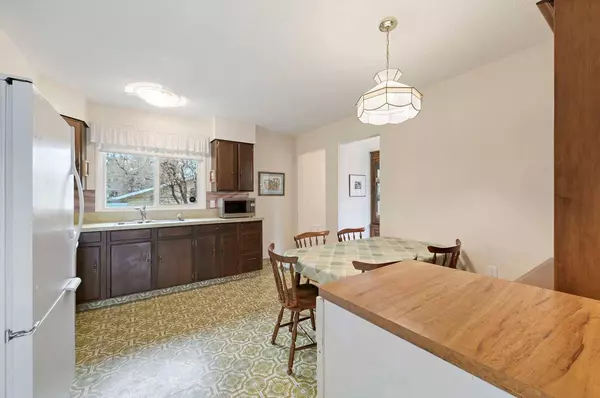 232 Silver Brook WAY NW, Calgary, AB T3B 3G8