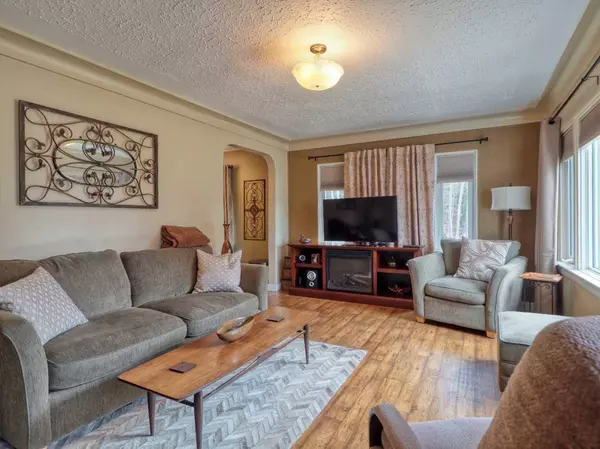 5301 42 AVE, Red Deer, AB T4N 3A3