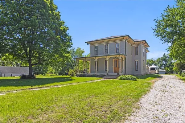 207 N 5th ST, Lawrence, KS 66044