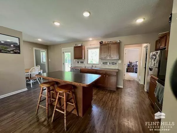 2408 Hobbs DR, Manhattan, KS 66502