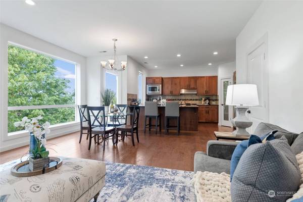 883 3rd PL NE, Issaquah, WA 98029