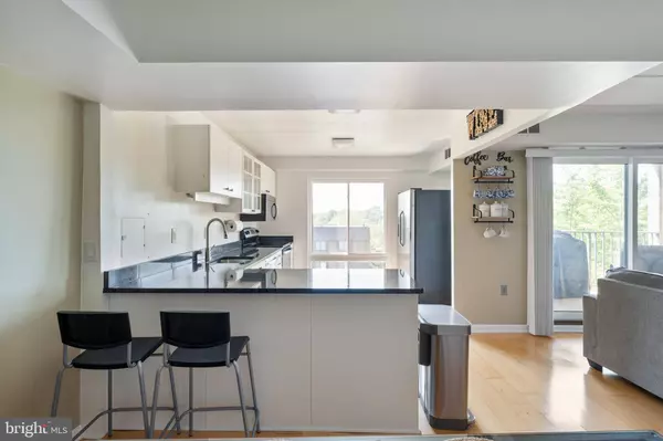 130 ROBERTS LN #300, Alexandria, VA 22314