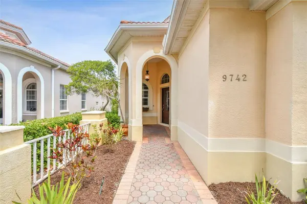 9742 SAGO POINT DR, Seminole, FL 33777