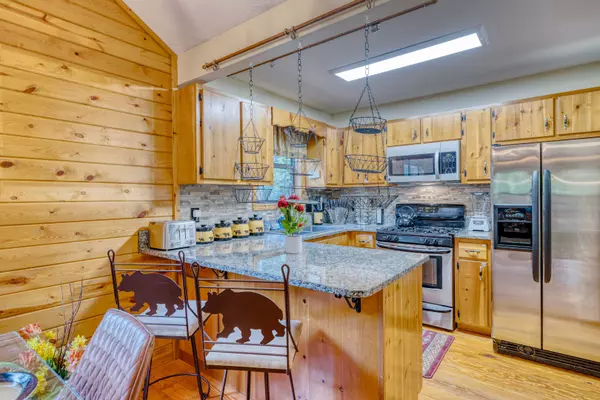 271 Rolling Hills Dr, Morganton, GA 30560-5600