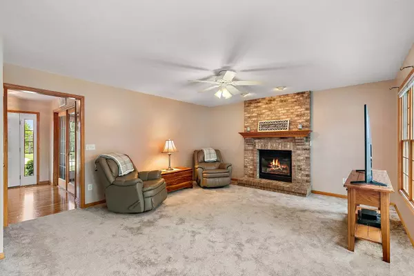 128 Devonshire DR, Dekalb, IL 60115