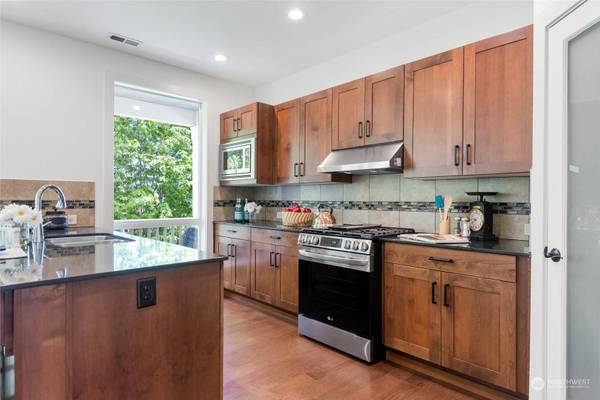 883 3rd PL NE, Issaquah, WA 98029