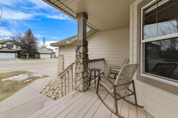 359 Chaparral DR SE, Calgary, AB T2X 3M1