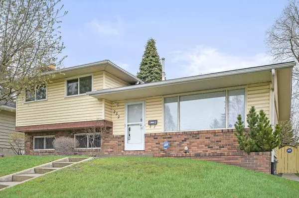 232 Silver Brook WAY NW, Calgary, AB T3B 3G8