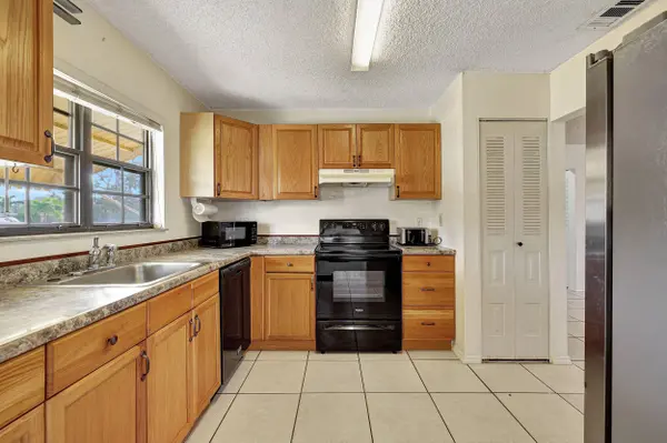 1521 SE Collette CIR, Port Saint Lucie, FL 34952