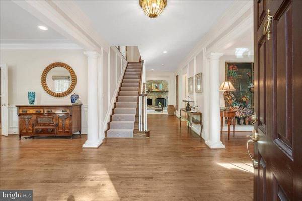 9118 FERNWOOD RD, Bethesda, MD 20817