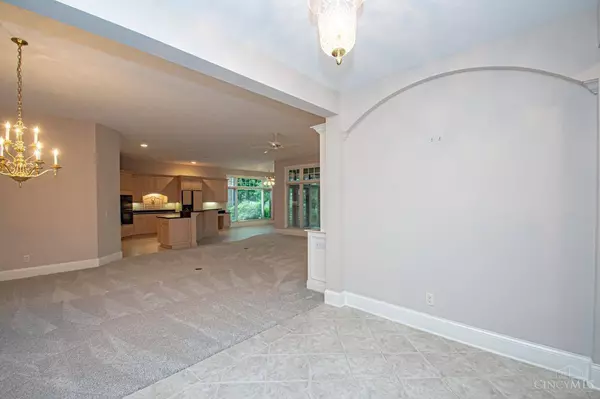 1225 Club View Dr, Centerville, OH 45459