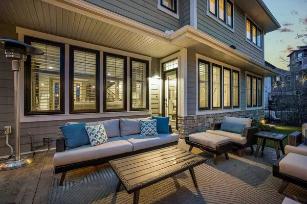 22 Crestridge Mews SW, Calgary, AB T3B 0M1