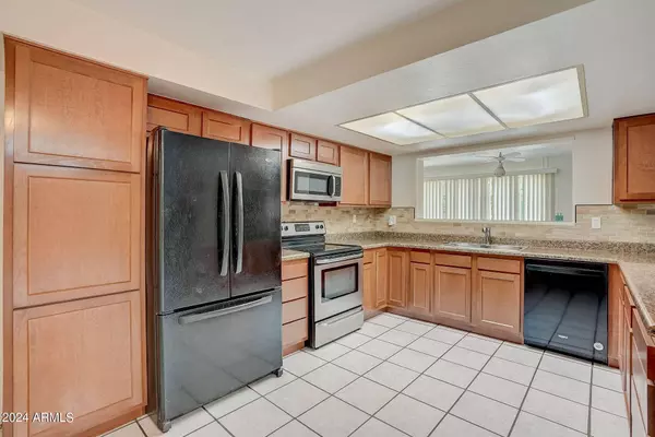 9020 E HENRY Place, Tucson, AZ 85710