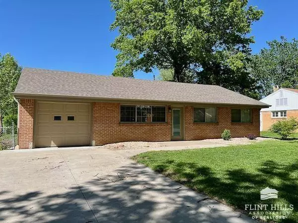 2408 Hobbs DR, Manhattan, KS 66502