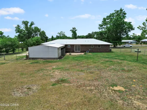 5053 Jeanette Drive DR, Marianna, FL 32446