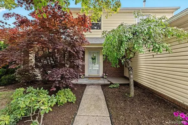 754 KENTUCKY Drive, Rochester Hills, MI 48307