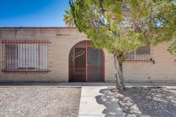 9020 E HENRY Place, Tucson, AZ 85710