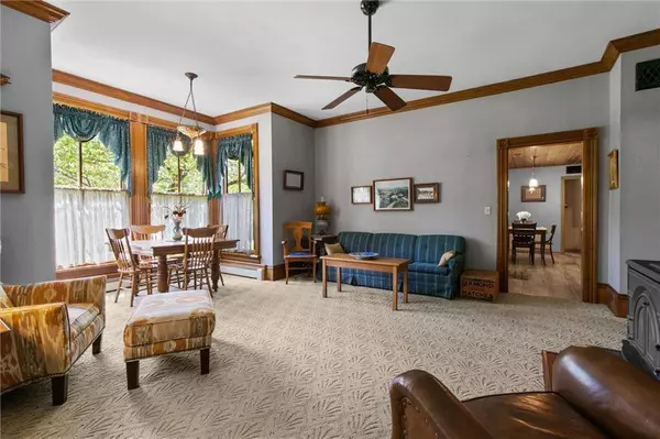 207 N 5th ST, Lawrence, KS 66044