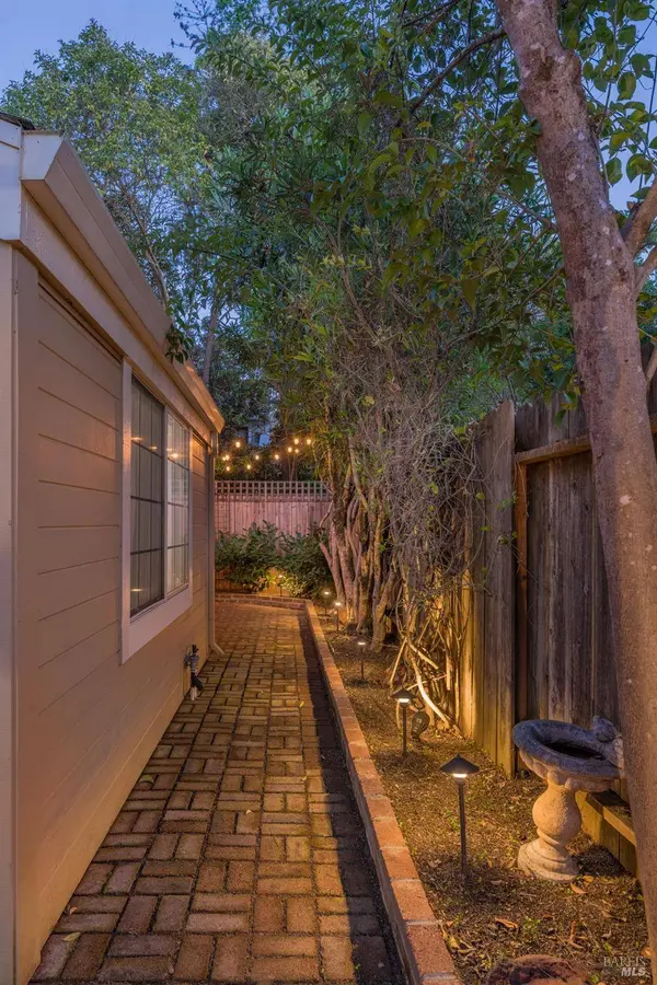 2717 2717 Elks Way, Napa, CA 94558