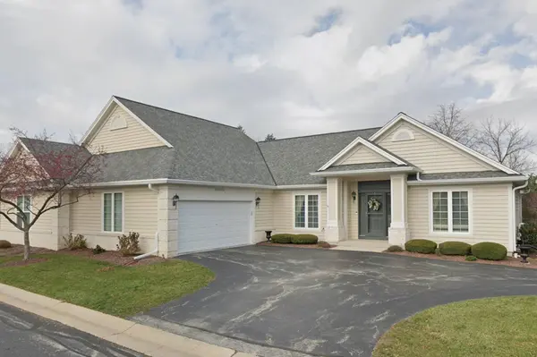 W233N3095 Oakmont Unit B, Pewaukee, WI 53072