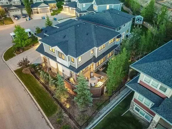 22 Crestridge Mews SW, Calgary, AB T3B 0M1