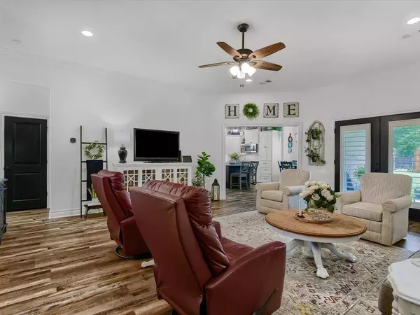 306 Ella Street, Whitesboro, TX 76273