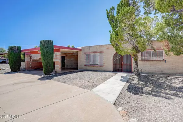 9020 E HENRY Place, Tucson, AZ 85710