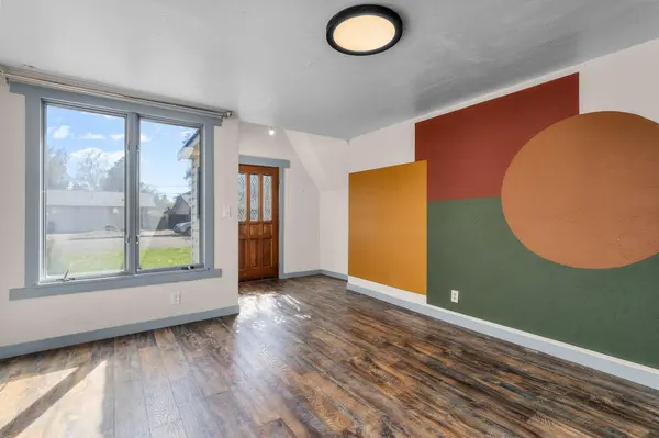 227 SW 11th St, Redmond, OR 97756