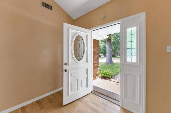 1517 Woodland Valley, Huntsville, TX 77340