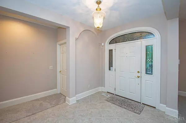 1225 Club View Dr, Centerville, OH 45459