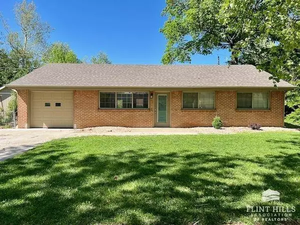 2408 Hobbs DR, Manhattan, KS 66502