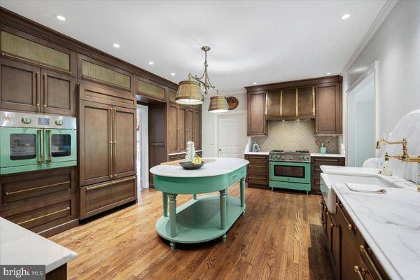 9118 FERNWOOD RD, Bethesda, MD 20817