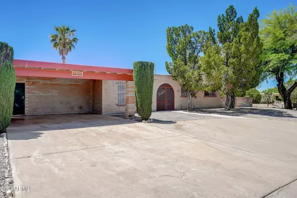 9020 E HENRY Place, Tucson, AZ 85710