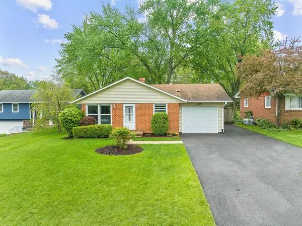 2319 Green Tree CT, Lindenhurst, IL 60046