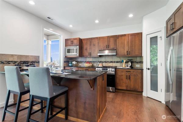 883 3rd PL NE, Issaquah, WA 98029