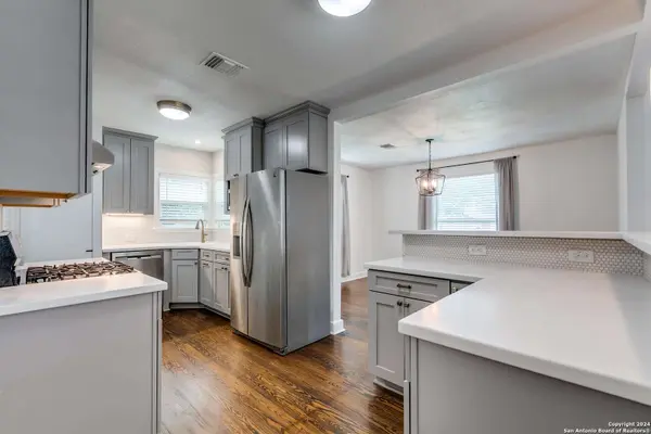 220 NORWOOD CT, San Antonio, TX 78212-2338