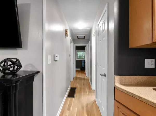 2319 Green Tree CT, Lindenhurst, IL 60046