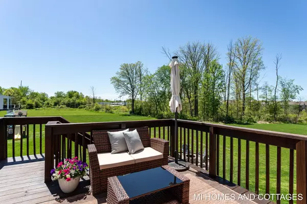 9994 Serengeti Lane, Zeeland, MI 49464