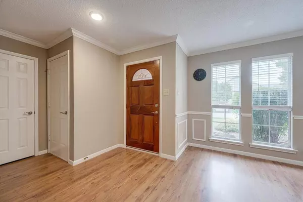 3007 Clairemont Lane, Euless, TX 76039